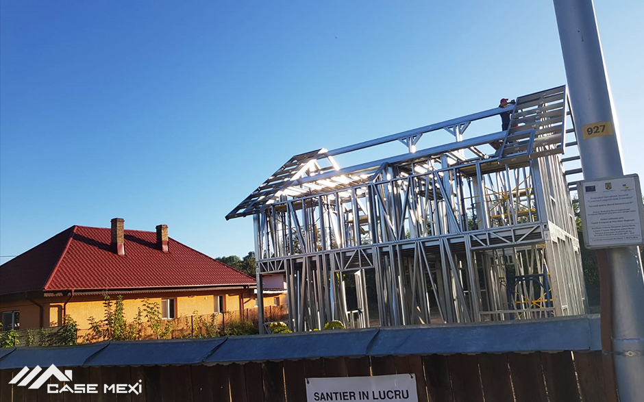 Montaj structură metalică la Casa cu Mansarda - Bacau